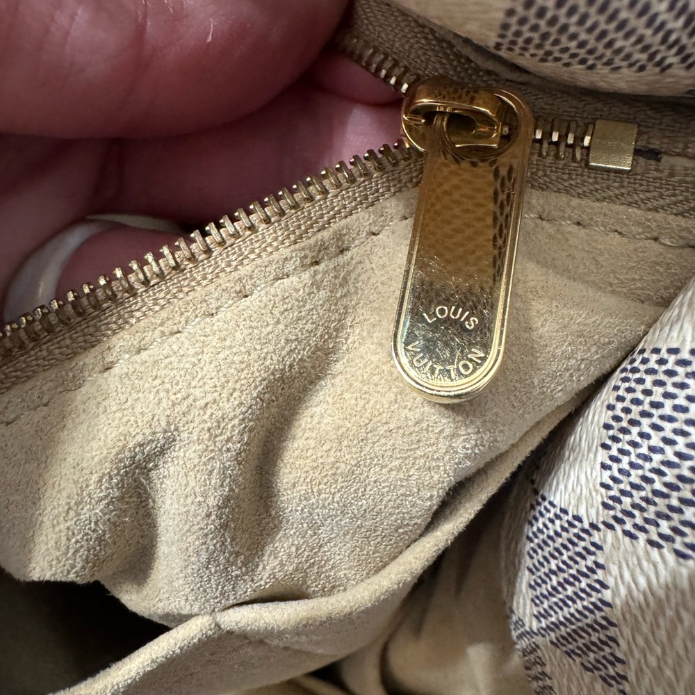 Authentic Louis Vuitton Artsy Damier Azur MM - Picture 9 of 15